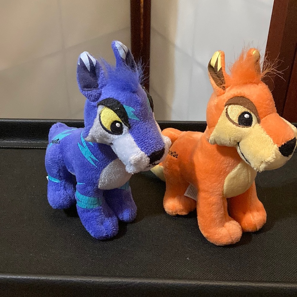 2 Neopets — plushies